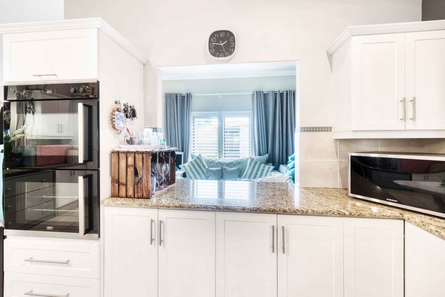 4 Bedroom Property for Sale in Hermanus Heights Western Cape